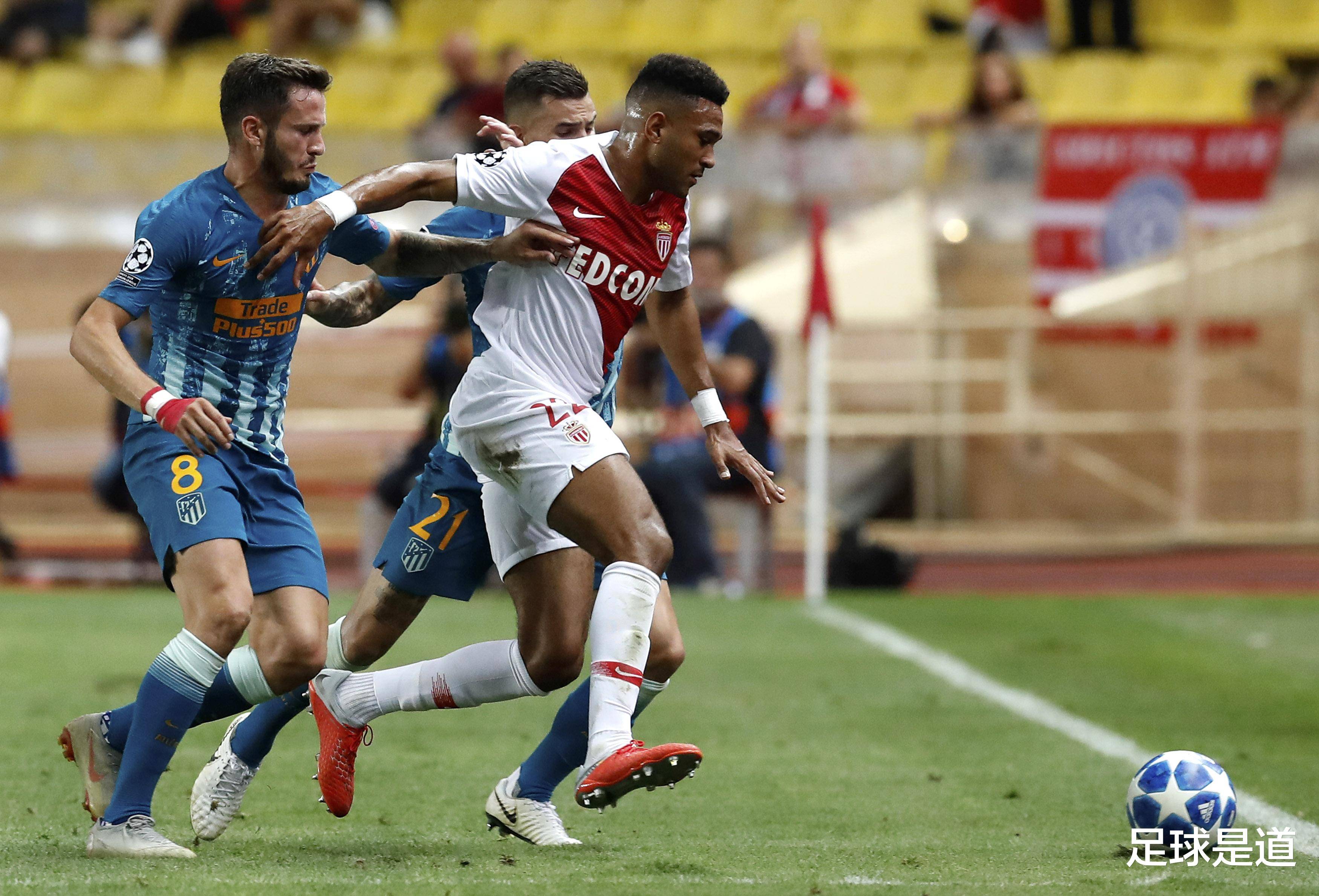 包含斯图加特训练开放日，集结日造点机会引欢呼，法国杯在即，赛季目标并未改变的词条