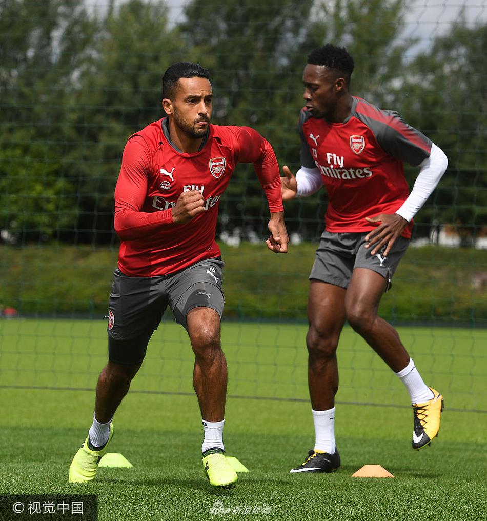 冲刺阶段体能课后;费耶诺德复出首秀备战社区盾;态度坚定;心理建设被强调的简单介绍 冲刺阶段体能课后;费耶诺德复出首秀备战社区盾;态度坚定;心理建设被强调的简单介绍