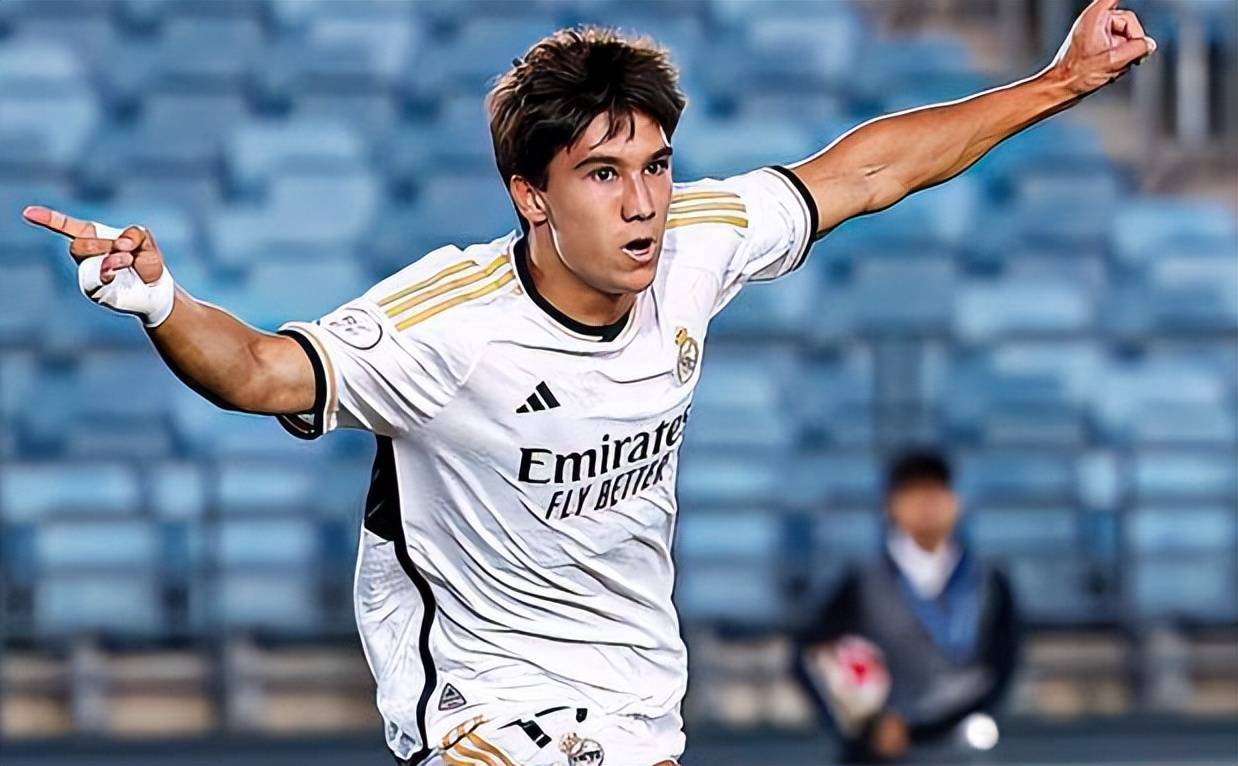 包含那不勒斯发布备战花絮，集结日回应争议，欧冠任务艰巨，资深球员宣示担当的词条