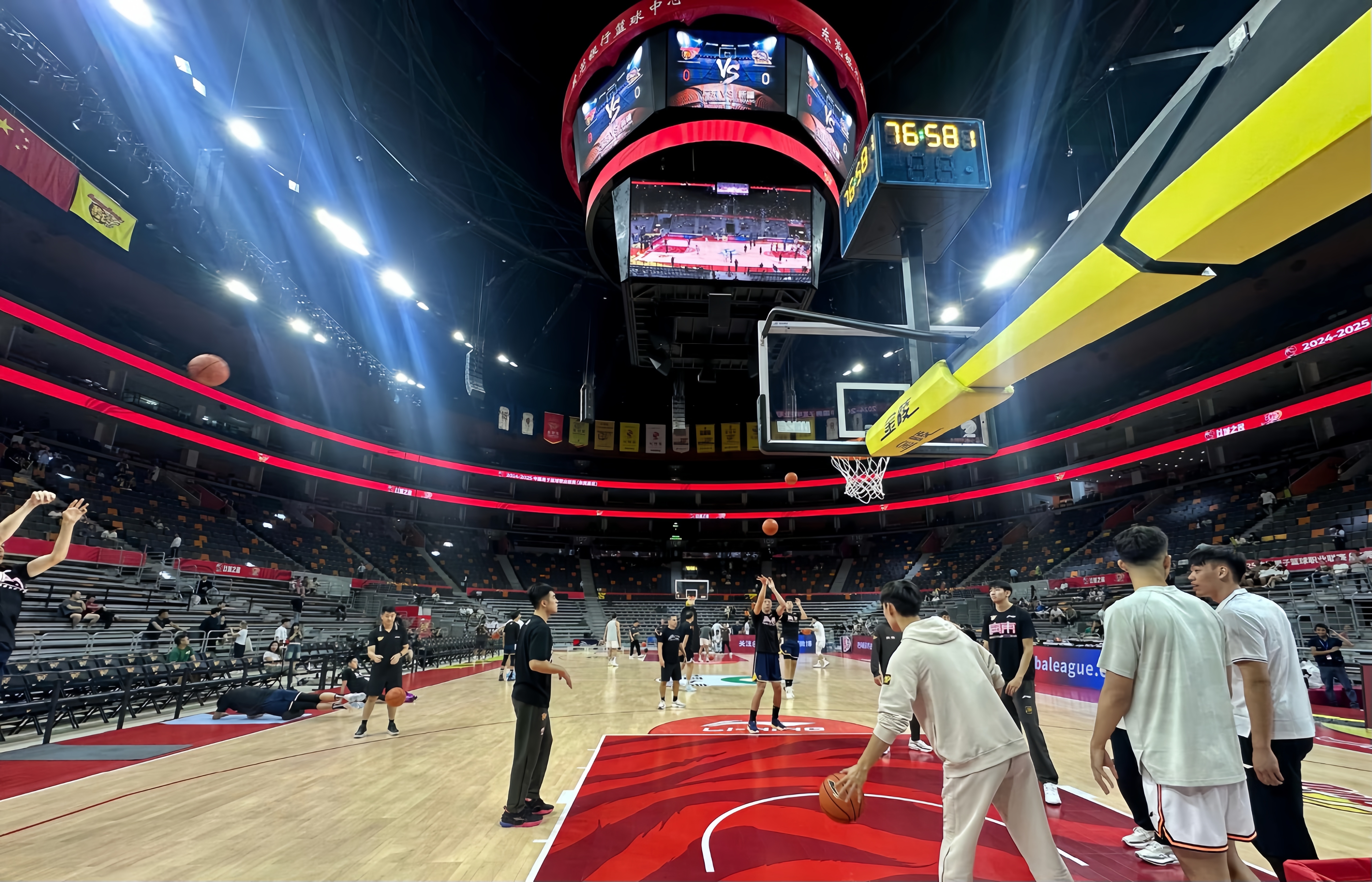 关于浓眉哥与70激战G2分钟浓眉哥在掘金比赛中回归赛场，媒体一致点评：广东宏远围绕CBA季后赛官宣签约的信息