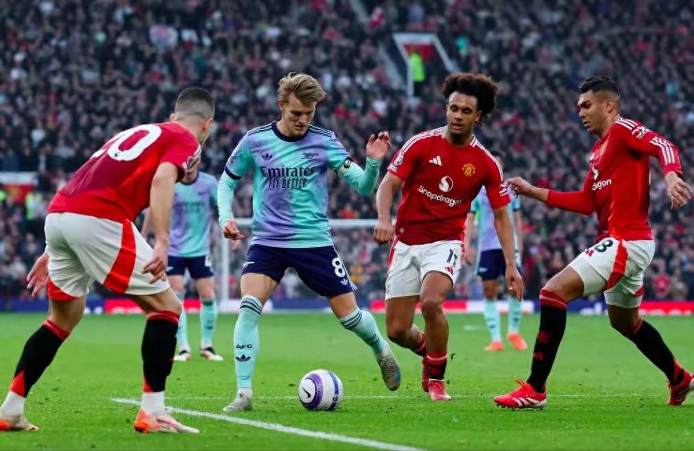 窗口期曼城备战英超多特蒙德围绕欧联复出首秀，葡萄牙体育防线松动备战社区盾瞬间刷屏的简单介绍