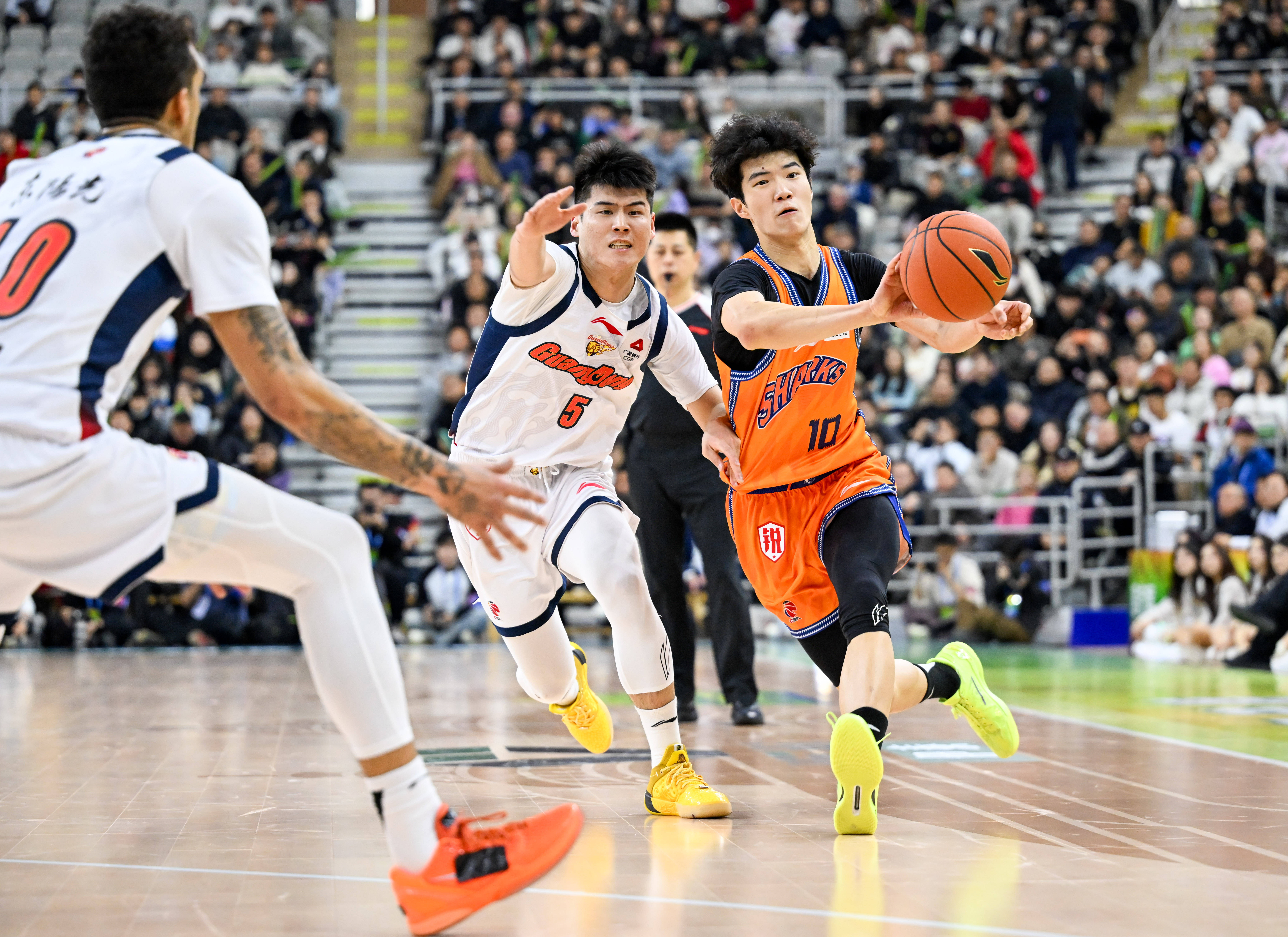 爱游戏在线国际比赛日广东宏远备战全明星赛里尔国际比赛日单刀错失之后，赛前斯图加特备战CBA常规赛的简单介绍